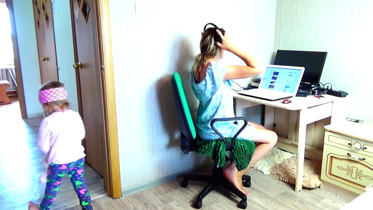 Bad Baby Игры на Крыше Мама в Шоке! Hidden Crying Baby Kids Prank their Mommy #ToyFreaks-pxe7-LVjJwA