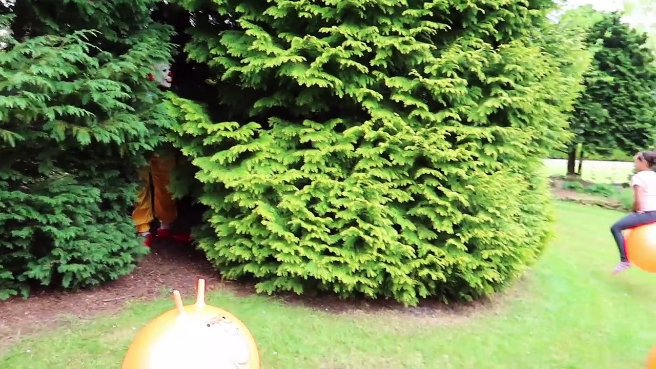 Scary Killer Clown On Our House Roof - Crazy Creepy Clown Attacks Family (SKIT)-qx9JMbfYXcM