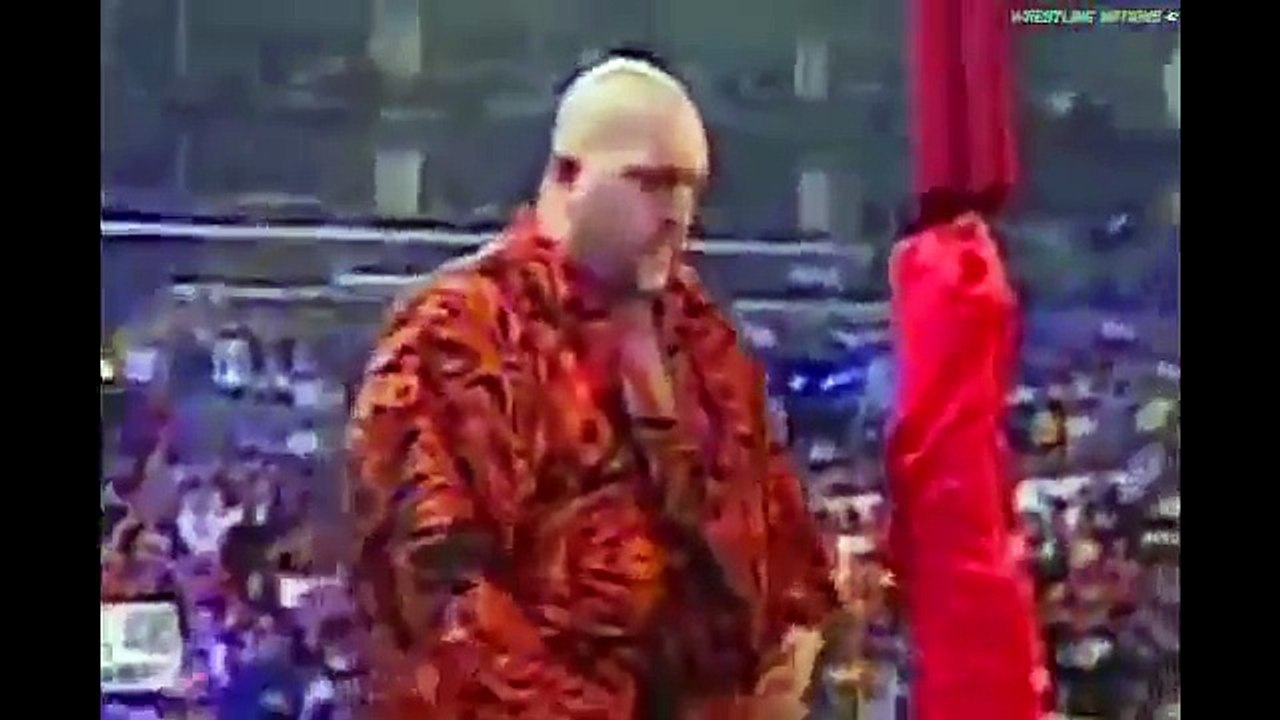 Big Show attempts to overpower sumo champion Akebono at