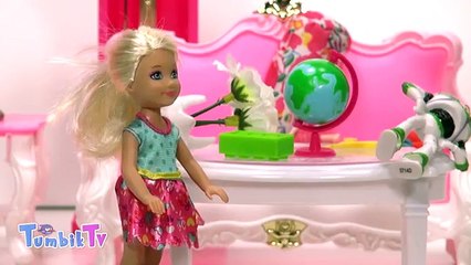 Facture et nettoyage Barbie fait est daider ken ken barbie petite dans tumbik TV
