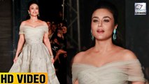 Preity Zinta Sizzles On Ramp At Lakme Fashion Week DAY 3