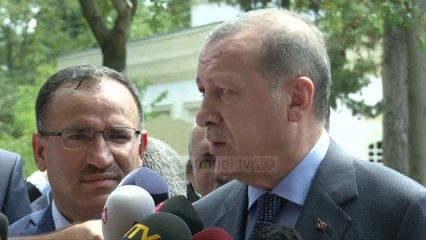 Erdogan zemëron Merkelin, thirrje turqve që të mos e votojnë - Top Channel Albania - News - Lajme