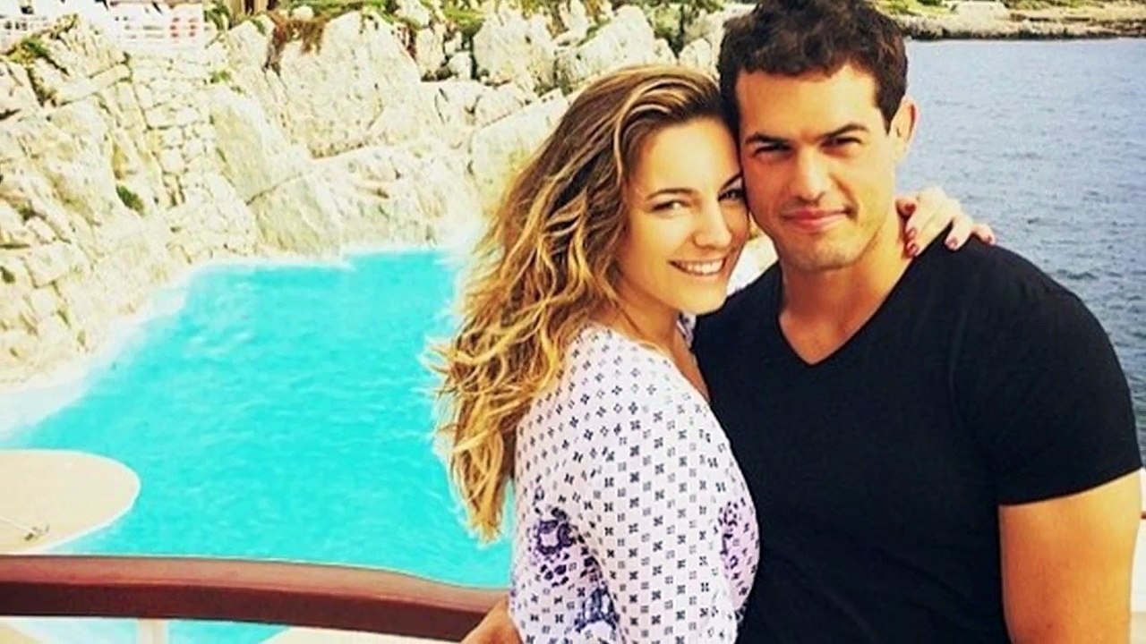 Kelly Brook Massive Assets In Leopard Print Swimsuit!