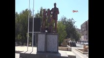 Diyarbakır'da Atatürk Anıtına provokasyonda bulunmuştu! Gözaltına alındı...