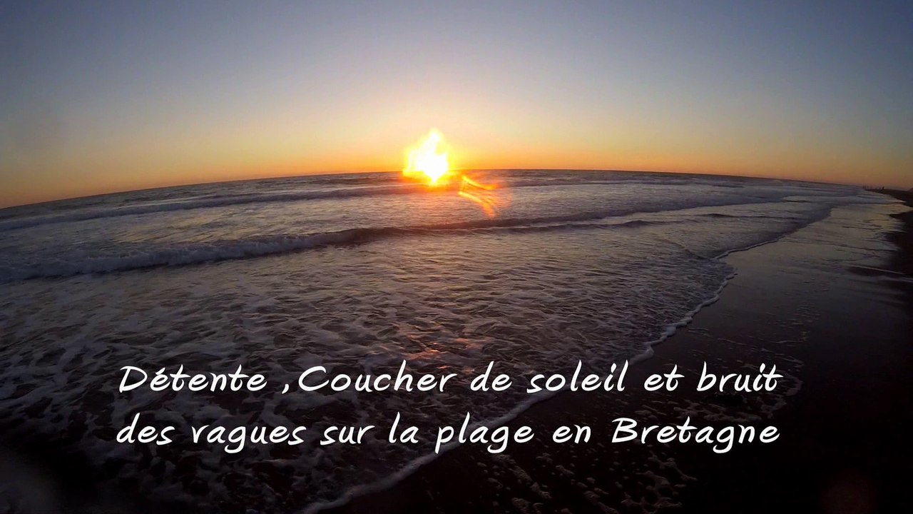 Détente ,Coucher de soleil et bruit des vagues sur la plage en Bretagne