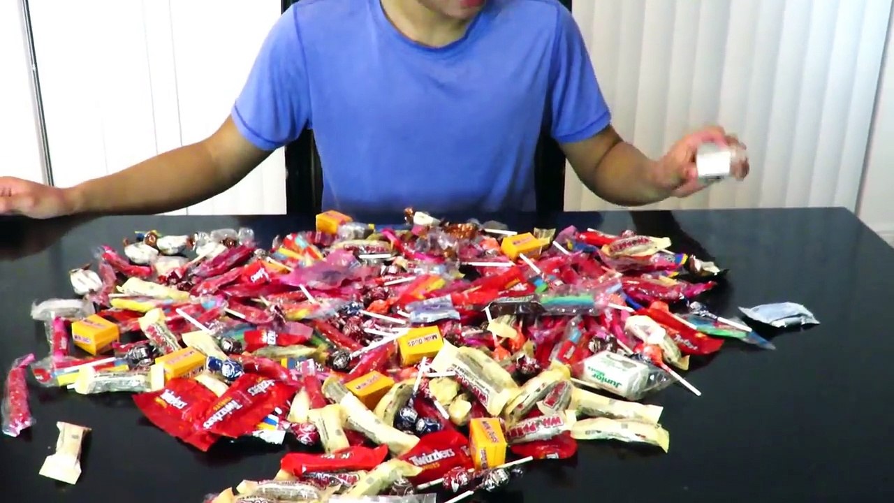 BAD BABY BLOODY TOOTH Doc McStuffins Gives Checkup & Surgery GROSS CANDY Toys To See