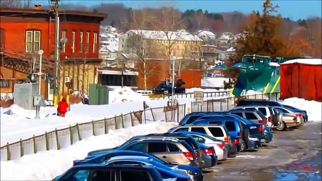 Puissant souffleur de train à neige à grande puissance grâce à des pistes de chemin de fer en pleine neige Full HD Compi