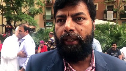 VilaWeb - Mohammad Iqbal a la concentració contra l'atemptat