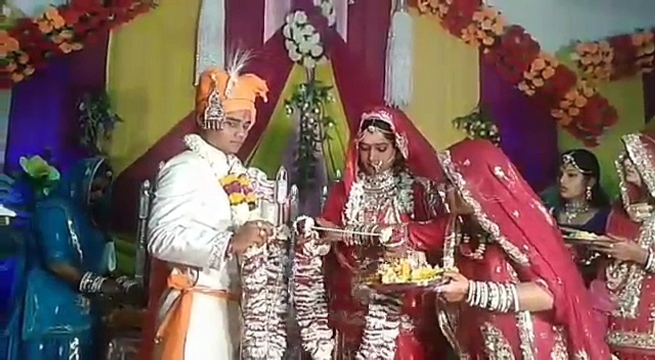 दूल्हे की इज्जत की वाट लग गयी  दुल्हन भी हसने लगी  Dulhe ki Pent Khul Gyi Sbke Samne