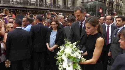 Los Reyes homenajean a las víctimas en Las Ramblas