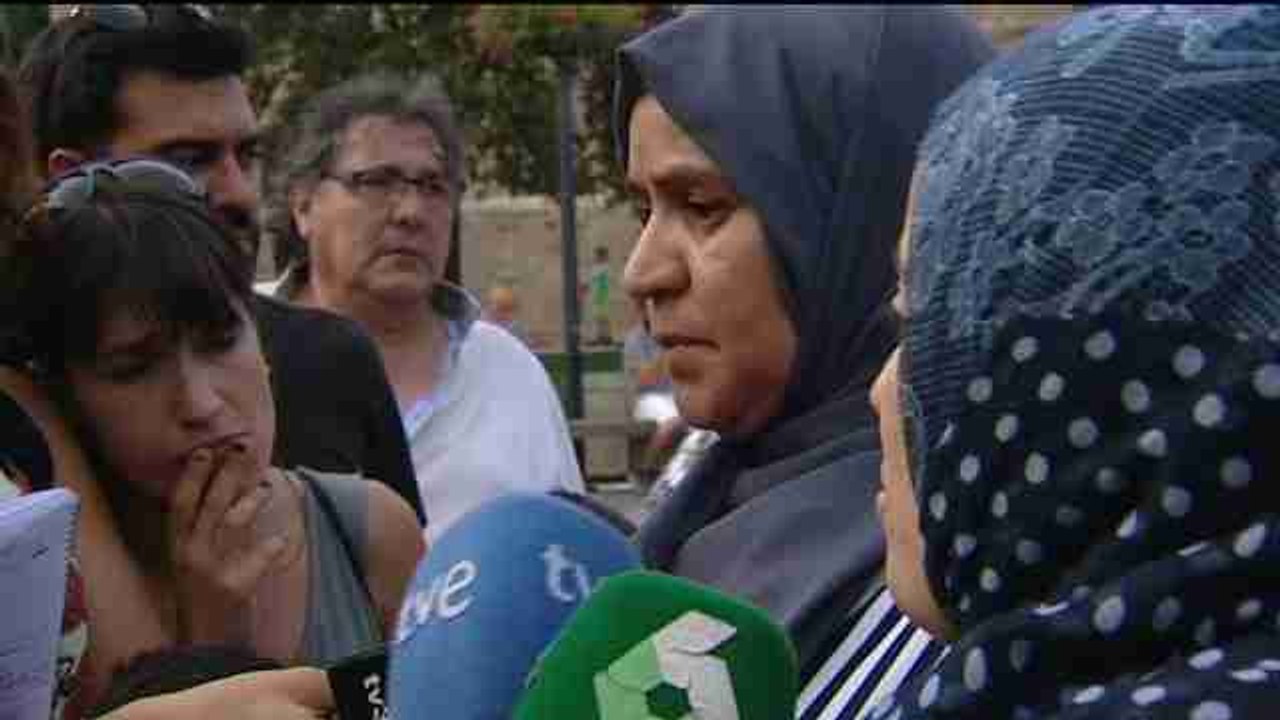 La madre y la hermana de uno de los terroristas abatidos, "rotas de dolor"