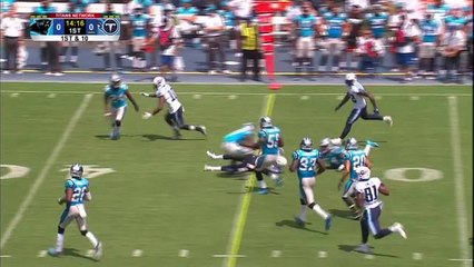 WHEELS! Marcus Mariota scrambles up the middle for first down