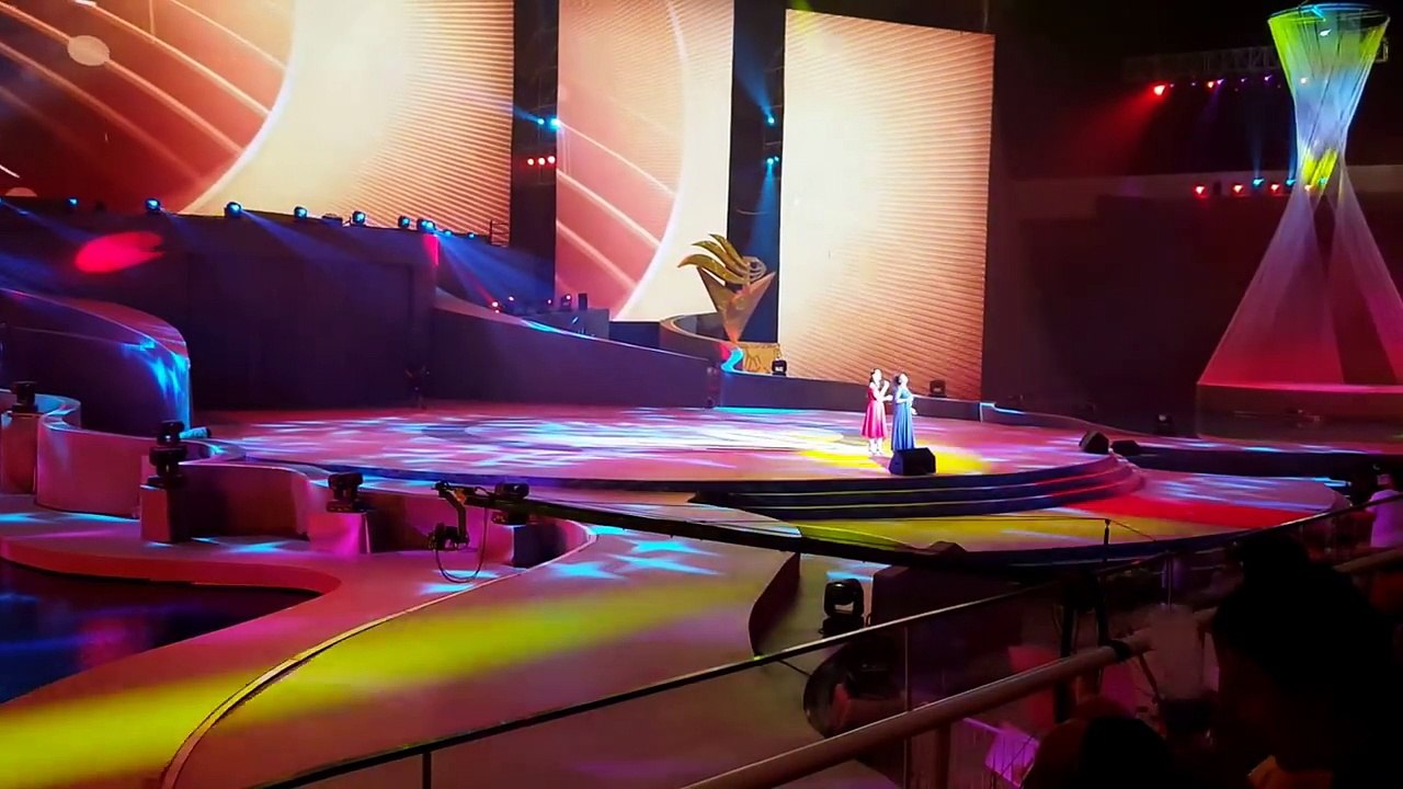 ( 维莉莎) Vanessa in China Duet WithTimi from Hungary Traditional Song