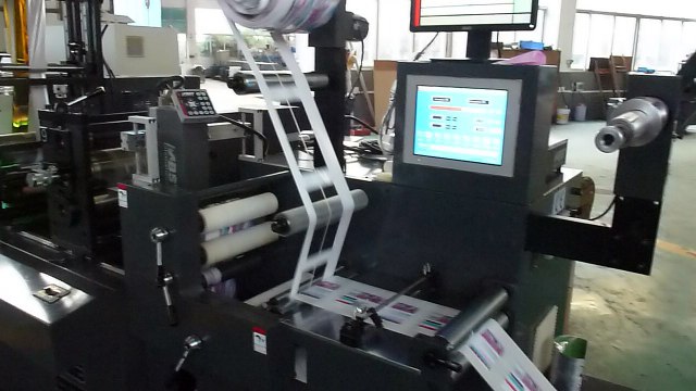 etiquettes en rouleau, etiquettes adhesives en rouleau, etiquettes adhesives en bobine, impression etiquettes, rouleaux