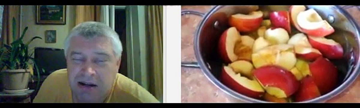 Геннадий Горин смотрит видео про яблочный рецепт