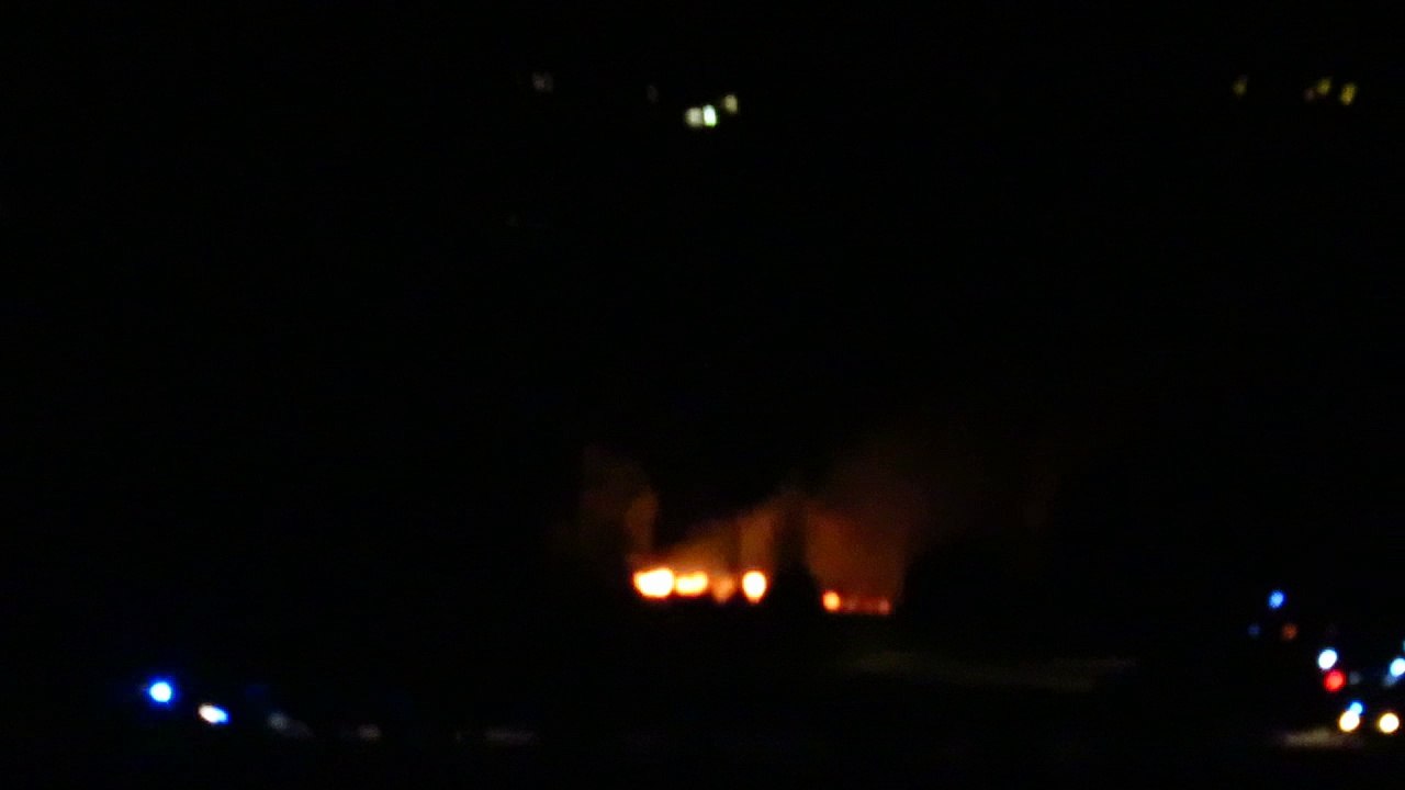 La fin de l'Incendie de Puyloubier 20 aout 2017 minuit vu du village