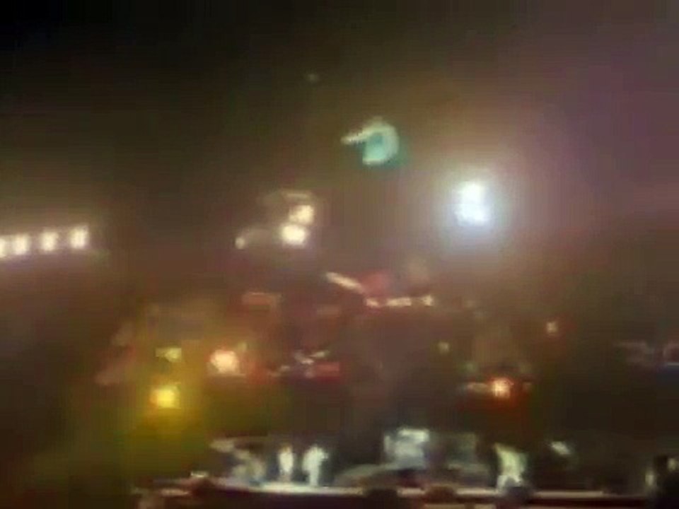 John Deacon throws his Bass, Best zoomed in Version!