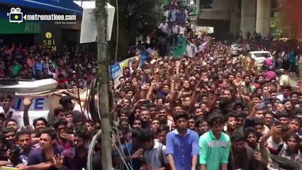 Sunny Leone Gets Shocked By Seeing Her Fans in Cochin Kerala - Video