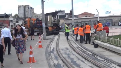 Beyoğlu'nda Nostaljik Tramvayın Yenilenen Raylarına Özel Köprü Asfaltı
