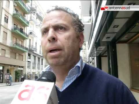 TG 22.05.12 Bari, via Argiro: un salotto buono senza verde, ma con tanta sporcizia