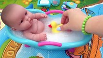 Bébé bain née poupée Dans le jeunes filles pour jouets avec Pupsik vidéo poupée fille jeu mère