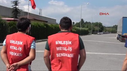 Düzce Düğün Salonundan Önce Grevdeki Arkadaşlarını Ziyaret Etti