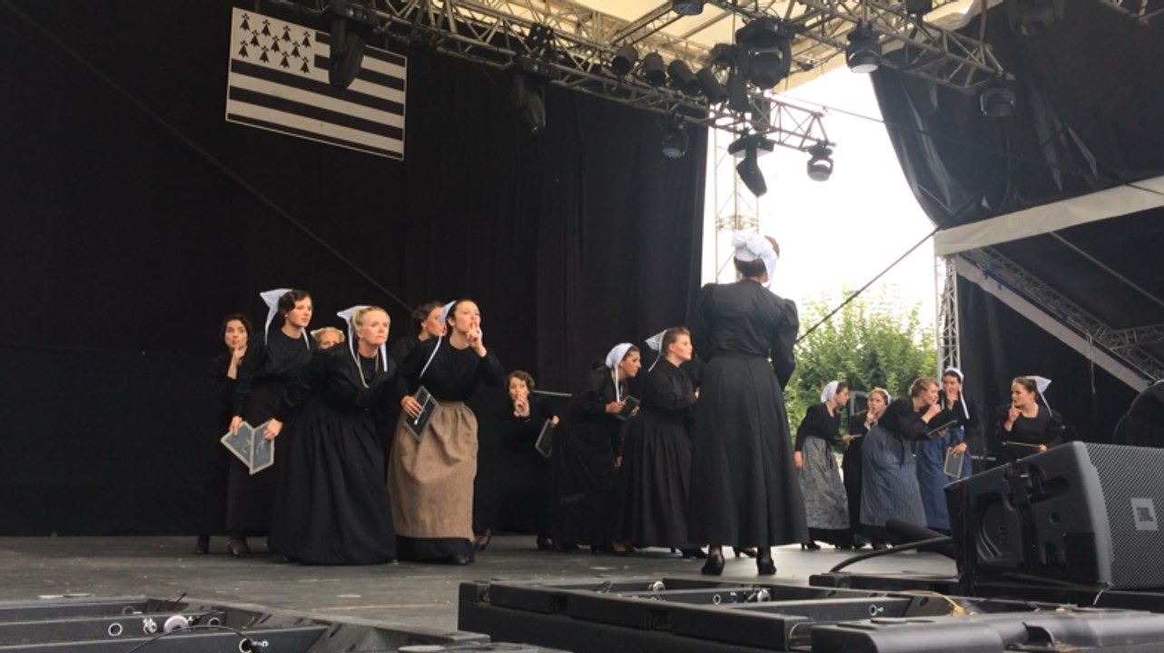 Le cercle de Guingamp sur la scène de la Saint-Loup