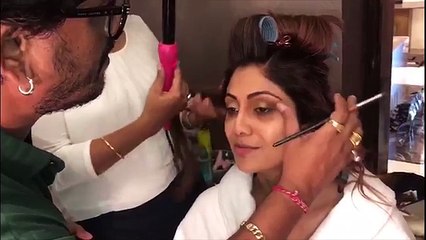 Shilpa Shetty appraising Ajay Shelar 's makeup skills