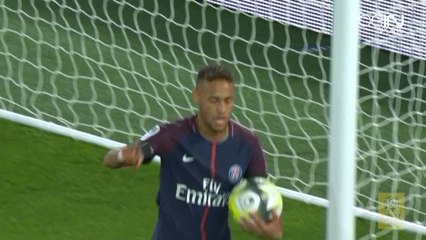 Neymar scores on home debut
