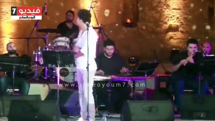 محمد محسن يطرب جمهور حفله بمحكى القلعة