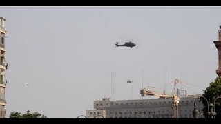 شاهد|| طائرات الاباتشى تحلق فى سماء التحرير إحتفالاً بتنصيب السيسي
