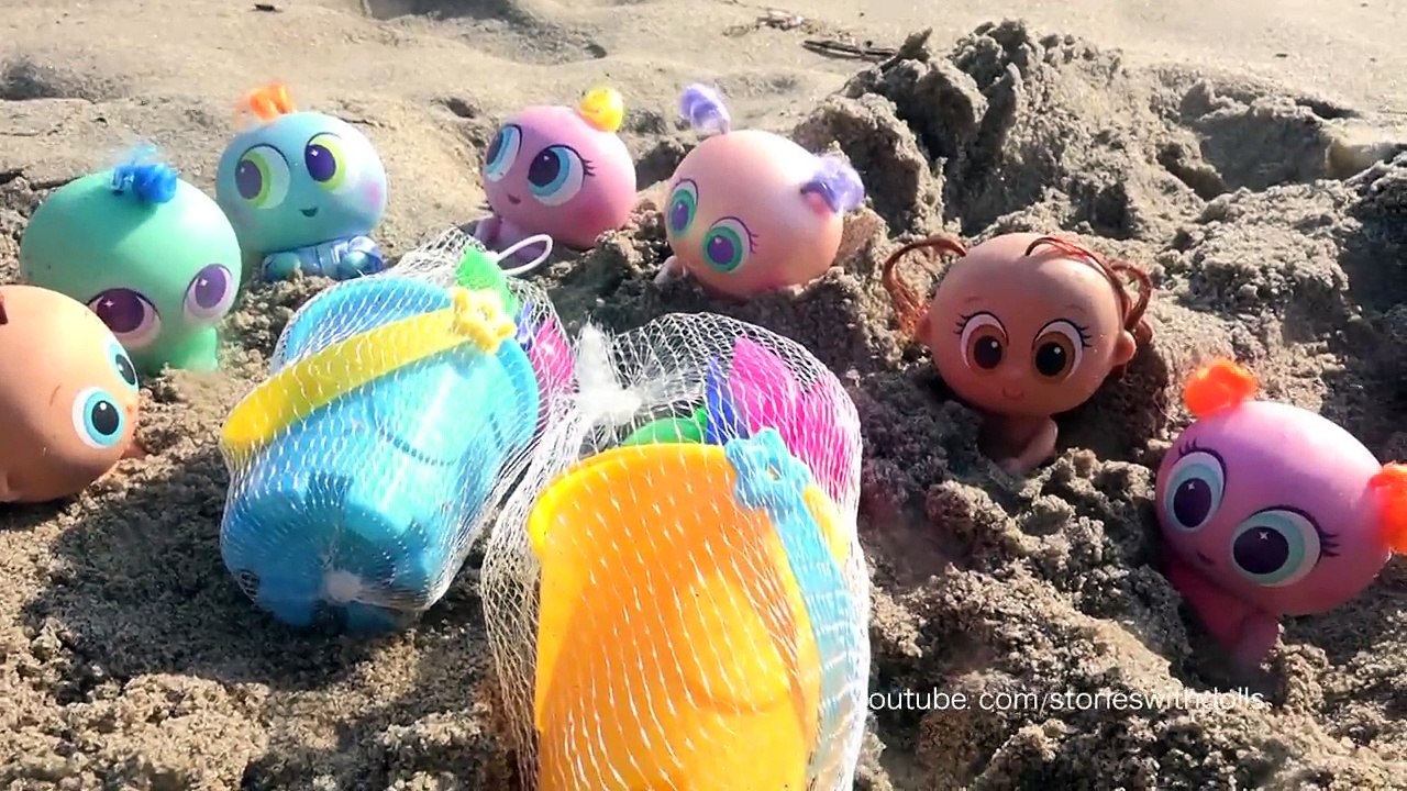 Toys for Kids Distroller Babies and Toddlers - Family Trip to the Beach Bad Baby Shark Attack Prank-834eXpqkGbM