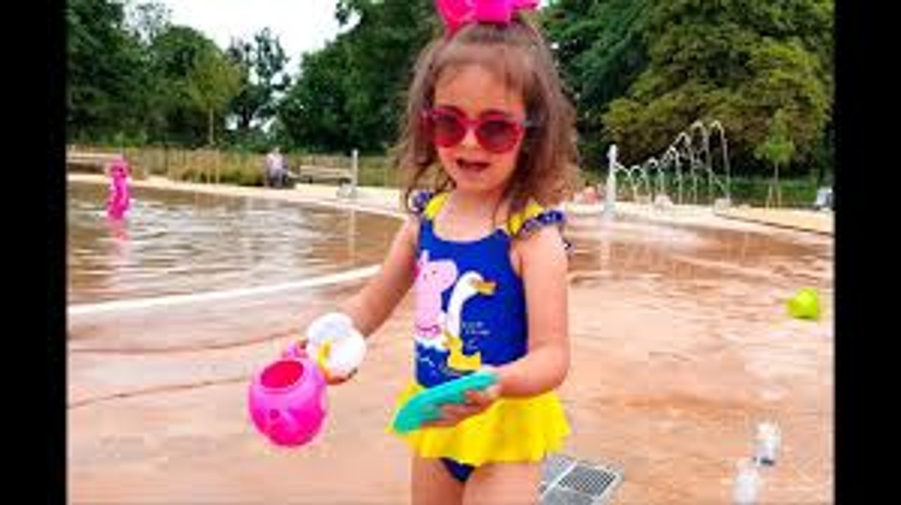 Playing at the WaterPark Making Tea - Peppa Pig Costume