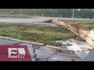 Colapsa carretera Playa del Carmen-Cancún por intensas lluvias; socavón de 12 metros de ancho