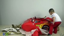 Des voitures Oeuf géant foudre ouverture jouets 100 disney pixar surprise mcqueen ckn