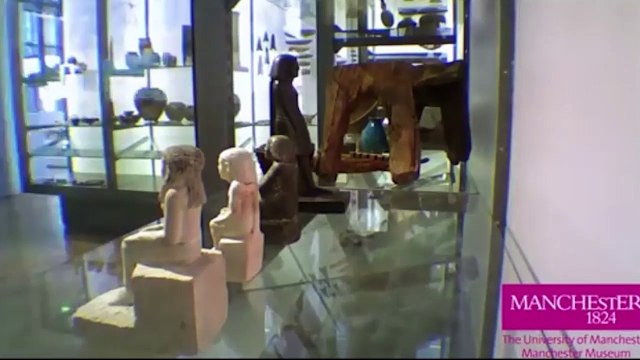 Camera ghi lại cảnh những bức tượng tự chuyển động khiến nhiều người sửng sốt