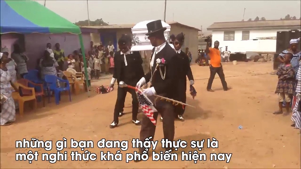 "Quẩy” tưng bừng tại lễ động quan để đám ma bớt đau buồn