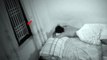 Chàng trai tá hỏa khi xem lại đoạn camera quan sát khi ngủ