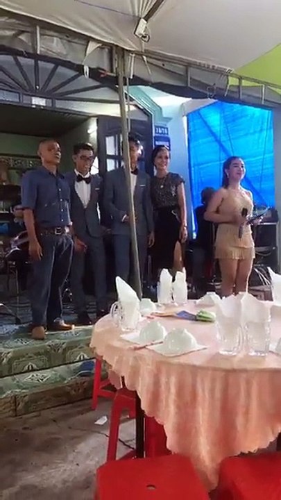 Đám cưới của cặp đồng tính nam Đồng Nai gây xôn xao dân mạng