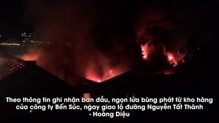 Vụ cháy lớn đang xảy ra ở kho cảng trên đường Nguyễn Tất Thành