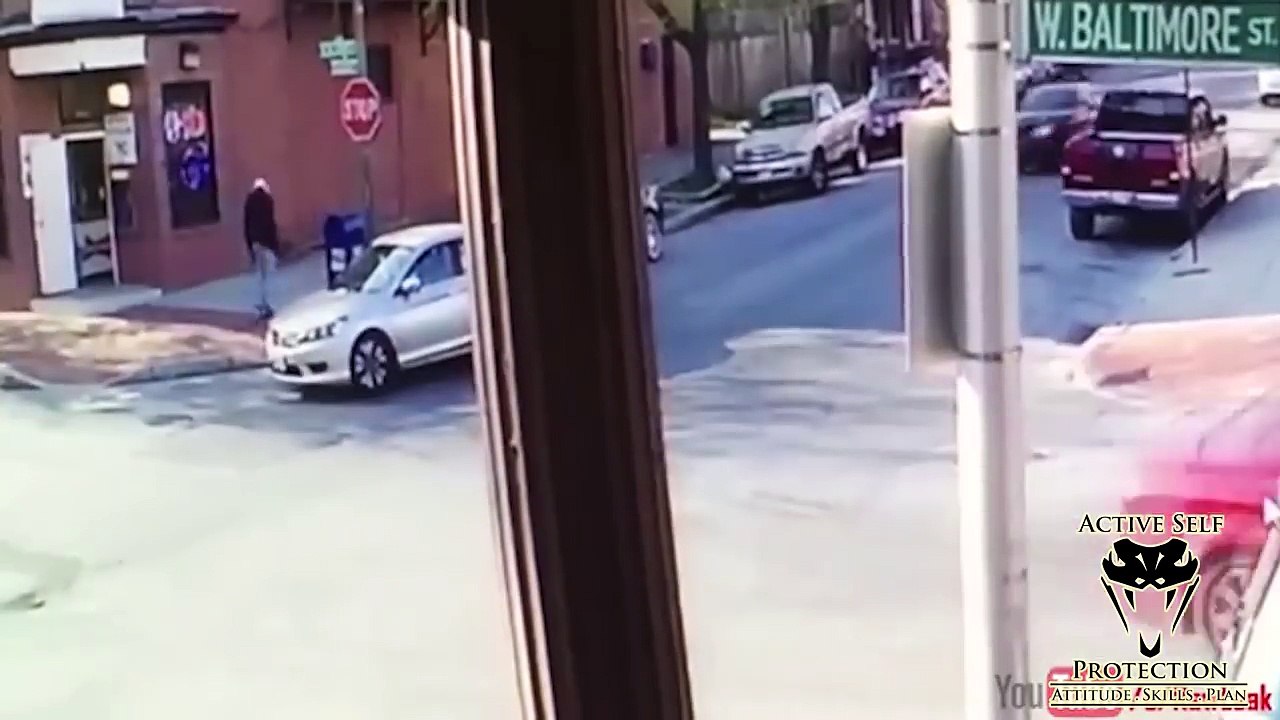 Off Duty Baltimore Cop Wrecks Armed Robber | Active Self Protection