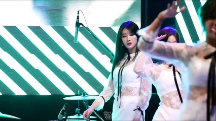 Phẫn nộ chuyện sao nữ K-pop bị fan nam quá khích quấy rối