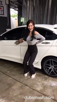 Clip 10 triệu view của cô nàng xinh đẹp đổ xăng khiến dân mạng “phát sốt” 1