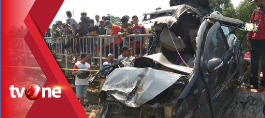 Kereta Tabrak Mobil, Lima Orang Tewas
