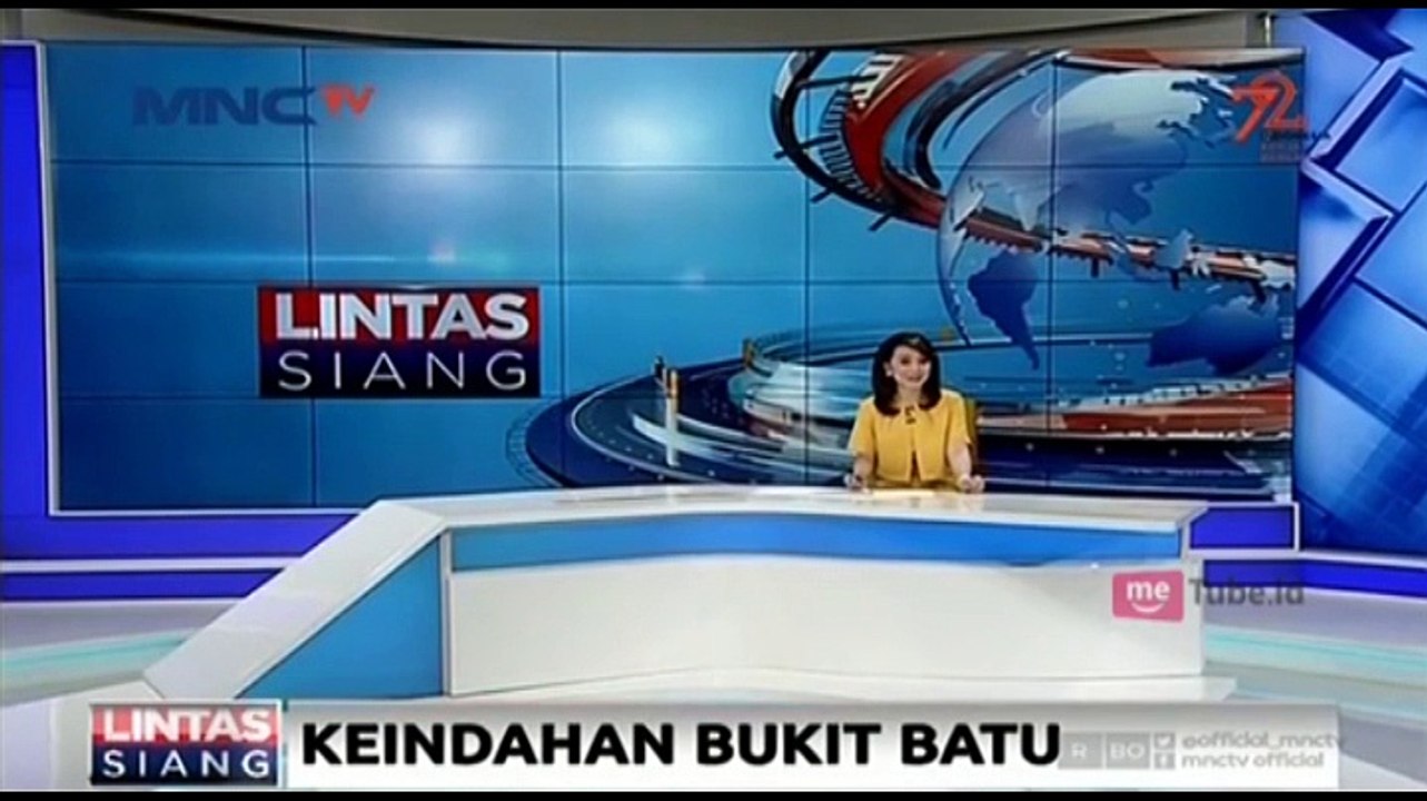 Menikmati Indahnya Pemandangan dari Atas Bukit...