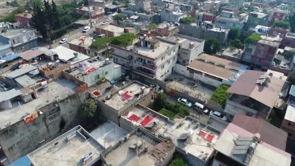 Müstakil Evlerin Damları Kırmızıya Boyandı