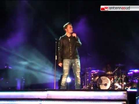 TG 23.07.12 Tiziano Ferro incanta Bari nonostante il maltempo