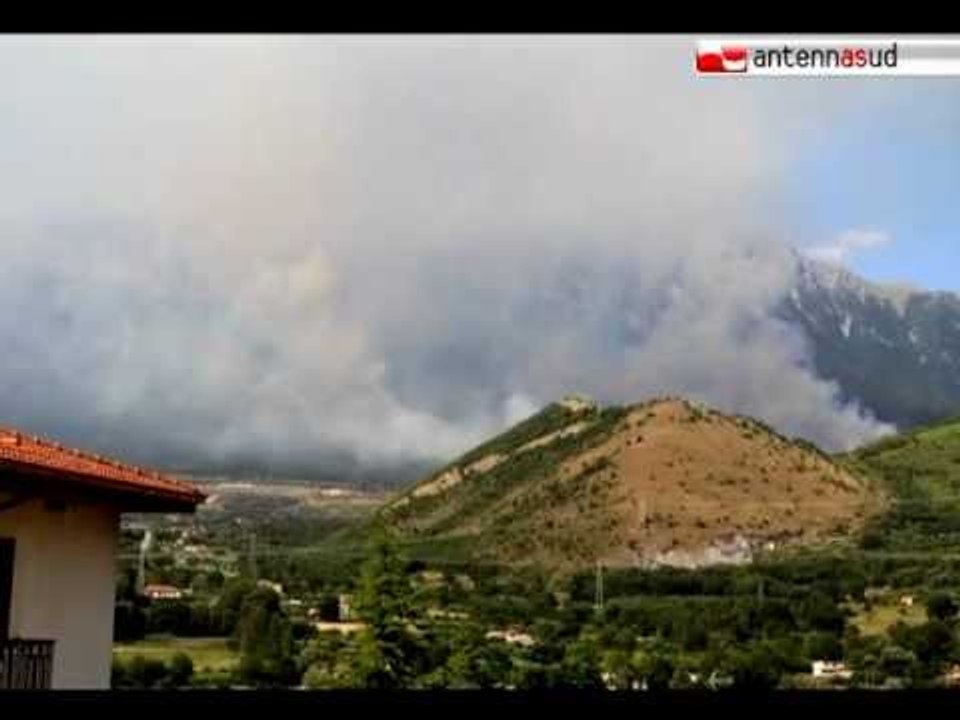 TG 17.07.12 Incendi in Puglia: fiamme a Vieste, paura per il parco del Pollino