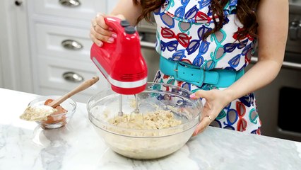 HOW TO MAKE A GIANT COOKIE CAKE - NERDY NUMMIES-pg87qYhz4H0