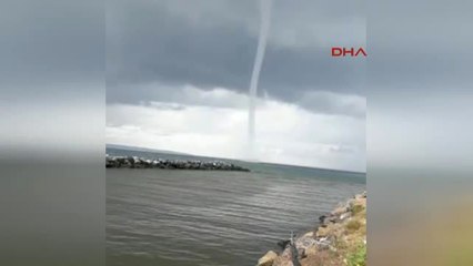 Plajda Hortum Paniği. Hortumun Adım Adım Kumsala Yaklaştığı " O Anlar" Kamerada